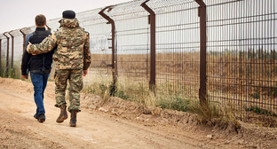 Задержание на границе. Иллюстрация создана "Кавказским узлом" с помощью ИИ в программе Photoshop.