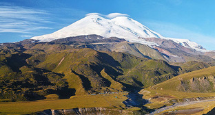 Эльбрус. Фото: Lev Kalmykov. https://ru.wikipedia.org/