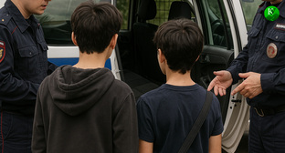 Подростки и полиция. Иллюстрация создана «Кавказским узлом» с помощью ИИ в программе Copilot