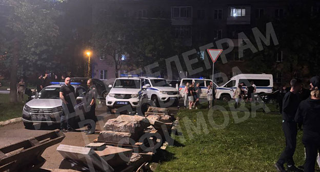 Cход недовольных мигрантами в Краснозаводске. 14 июля 2025 г. https://t.me/trofimovonline/30847