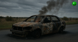 Обгоревшая машина. Иллюстрация создана "Кавказским узлом" с помощью ИИ в программе Copilot