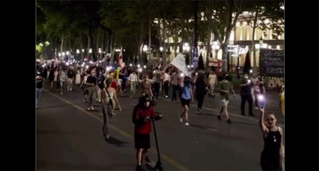 Акция в поддержку политзаключенных. 4 августа 2025 г. Скриншот видео https://t.me/Tbilisi_life/41281