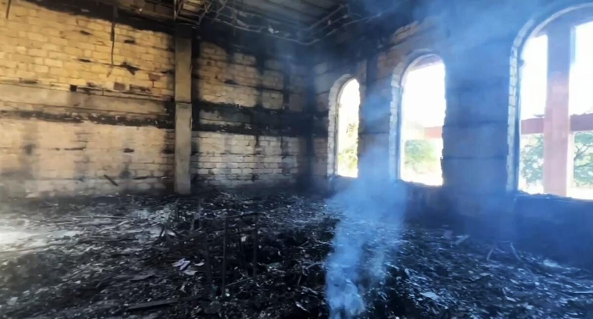 Cинагога в Дербенте после атаки боевиков 23 июня 2024 года. Скриншот видео "Новости ННТ" от 24.06.24, https://t.me/newsnnt/7009.