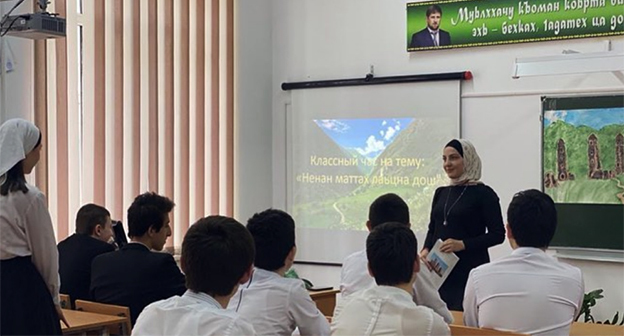Урок в чеченской школе. Фото: https://chechnyatoday.com/