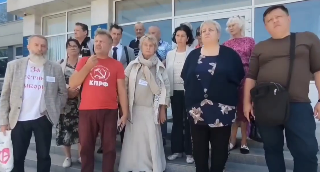 Представители от КПРФ обратились к правоохранительным органам. Стоп-кадр видео из Telegram-канала Александра Сафронова от 14.09.25, https://t.me/redtemnik/5867.