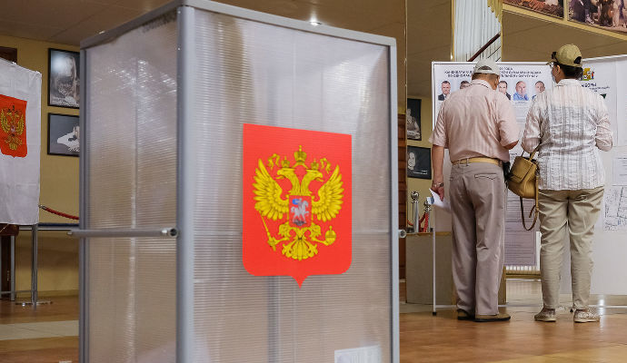 Избирательный участок. Фото Елены Синеок, "Юга.ру"