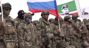 Группа бойцов в аэропорту Грозного. Скриншот фото из Telegram-канала рамзана Кадырова от 04.10.25, https://t.me/RKadyrov_95/6057. Группа бойцов в аэропорту Грозного. Скриншот фото из Telegram-канала рамзана Кадырова от 04.10.25, https://t.me/RKadyrov_95/6057.