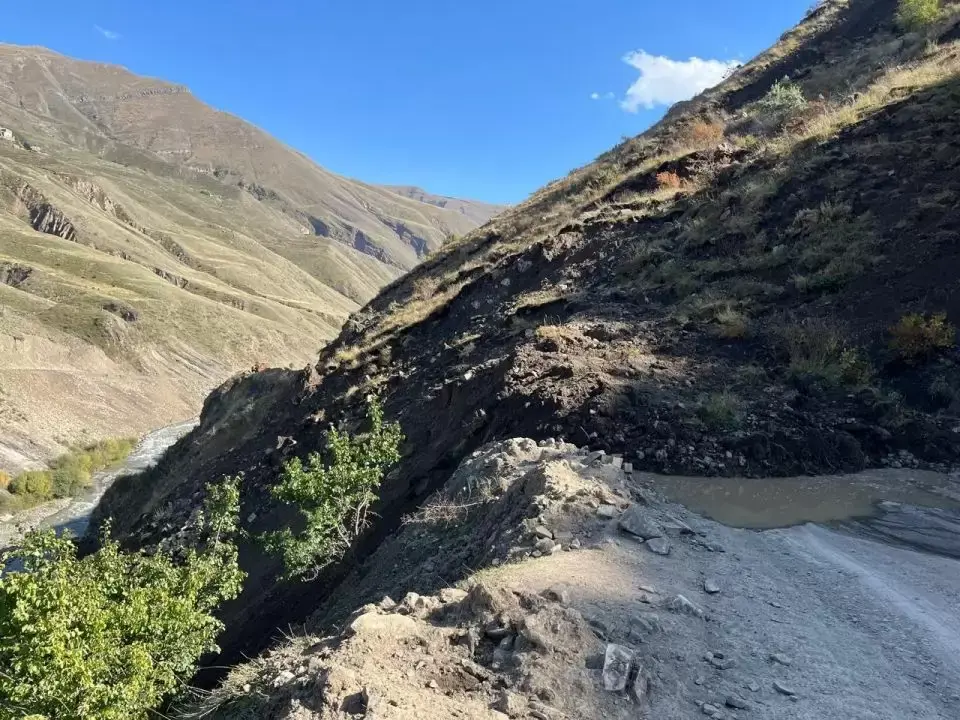 Оползень в Акушинском районе Дагестана. Фото: Telegram-канал "Dagpravda | Новости Дагестана"