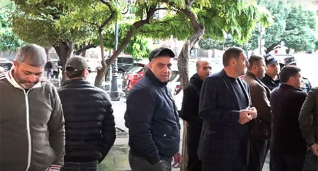 Водители армянских фур во время акции протеста. 13 октября 2025 г. Скриншот видео https://pastinfo.am/ru/videos/2025/10/13