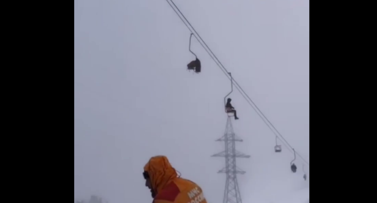 Авария на канатной дороге. Стоп-кадр видео прокуратуры КБР от 12.09.25, https://t.me/prockbr/1028