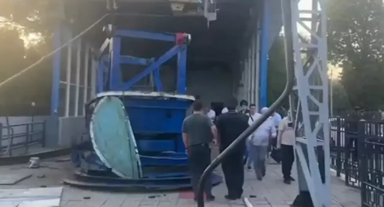 Авария на канатной дороге в Нальчике. Август 2025 г. Скриншот видео СКР