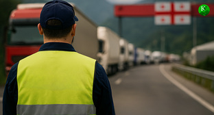 Пробка на границе Грузии. Иллюстрация создана «Кавказским узлом» с помощью ИИ в программе Copilot