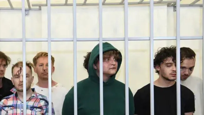 Задержанные россияне в Баку. Скрин из видео APA Group