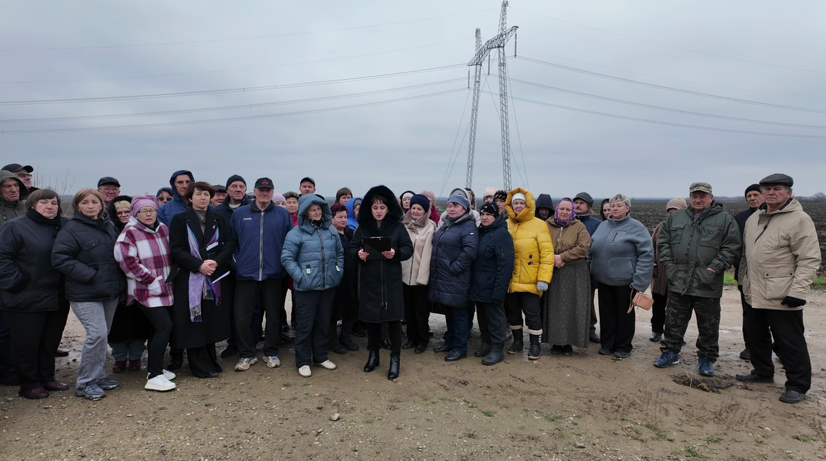 Жители кубанской станицы пожаловались на строительство мусорного завода. Кадр видео Александр Сафронов / Telegram