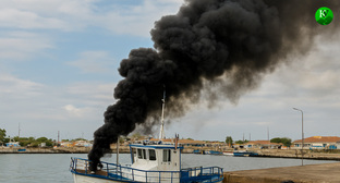 Пожар на судне. Иллюстрация создана «Кавказским узлом» с помощью ИИ в программе Copilot