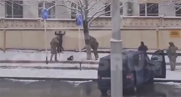 Задержание жительницы Кубани. 26 декабря 2025 г. Скриншот видео https://t.me/kavkaz_tass/28700