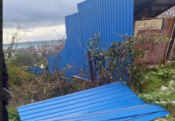 Забор демонтирован на участке сочинского казака. Фото предоставлено "Кавказскому узлу" Владимиром Галкой.