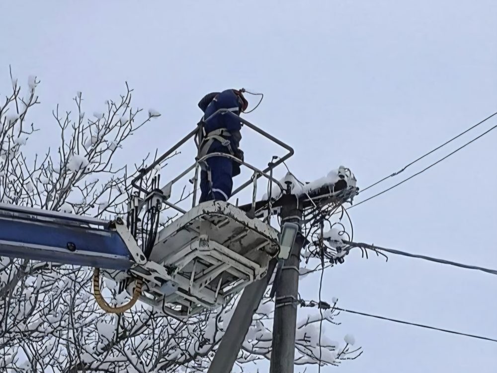 Устранение неполадок в электросети. Фото: ПАО «Россети Кубань»