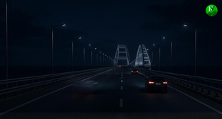 Крымский мост ночью. Иллюстрация создана «Кавказским узлом» с помощью ИИ в программе Copilot