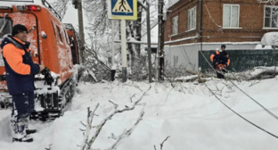 Упавшие провода в Майкопе. Скриншот фото из Telegram-канала администрации Майкопа от 05.01.26, https://t.me/maikop_adm/16338.