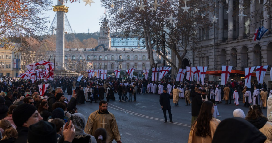 Шествие "Алило". Скриншот фото Paper Kartuli от 07.01.26, https://t.me/paperkartuli/25519.