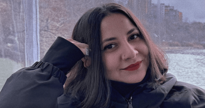 Ульвия Али. Скриншот фото Meydan TV от 10.05.25, https://www.meydan.tv/az/article/aytac-tapdiq-ulviyyə-elinin-basinda-siddətli-agrilari-var/