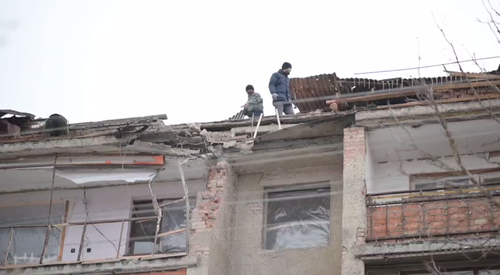 Кадр видео последствия удара БПЛА в Беслане. Фото: Георгий Атаров / Telegram-канал