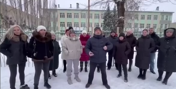 Кадр видеообращения родителей детей в Волжском. Фото: Типичный Волжский / Telegram-канал