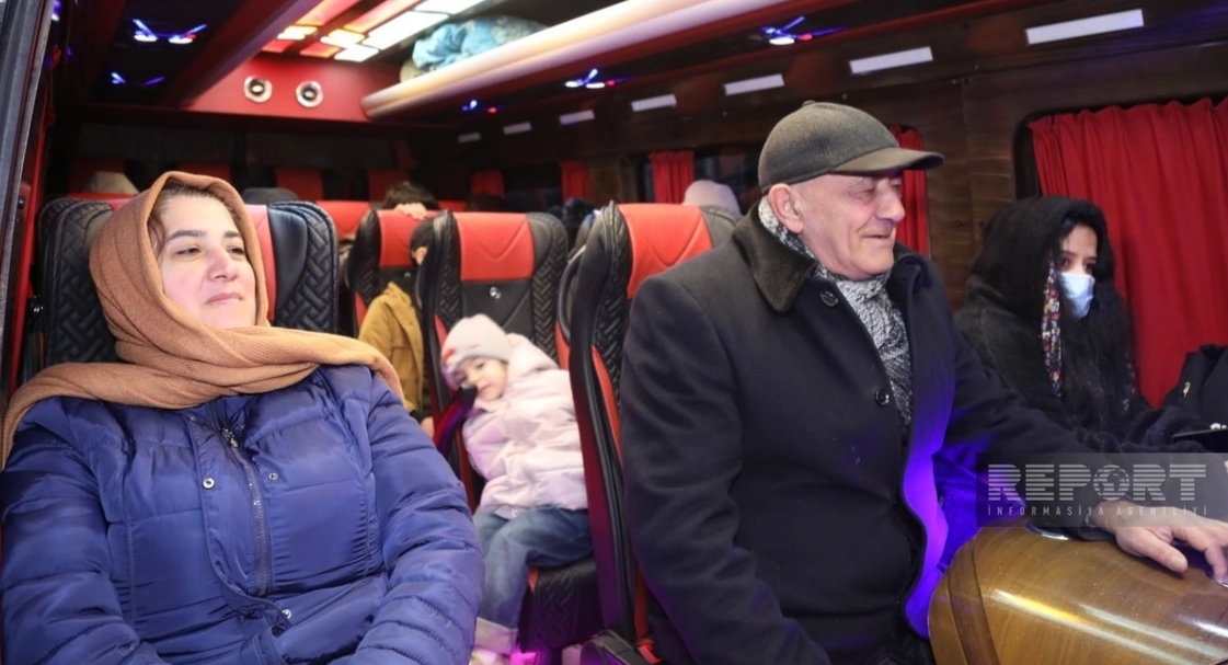 Переселенцы. 27 января 2026 года. Фото: Report https://report.az/ru/vnutrennyaya-politika/v-selo-mamedbejli-zangilanskogo-rajona-otpravlen-ocherednoj-karavan-pereselencev