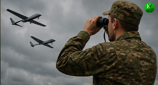 Военный и БПЛА. Иллюстрация создана «Кавказским узлом» с помощью ИИ в программе Copilot