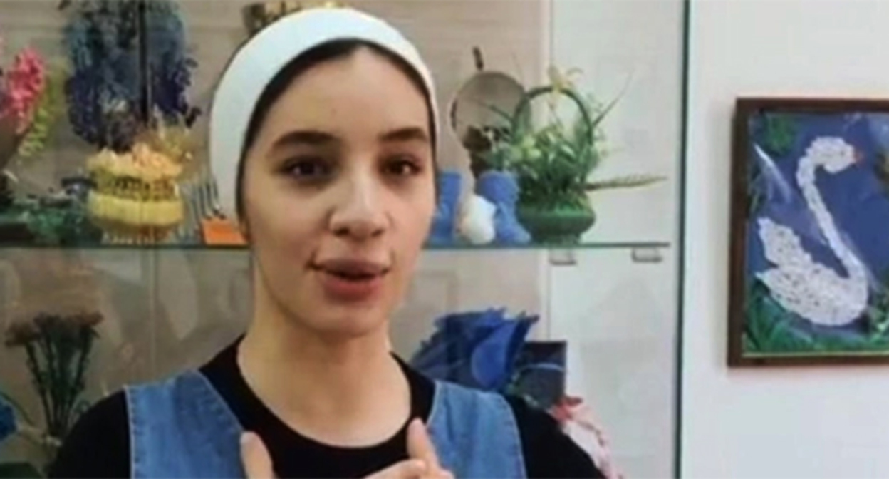 Айна Манькиева. Скриншот видео Секреты ухода за волосами на лето / Rutube