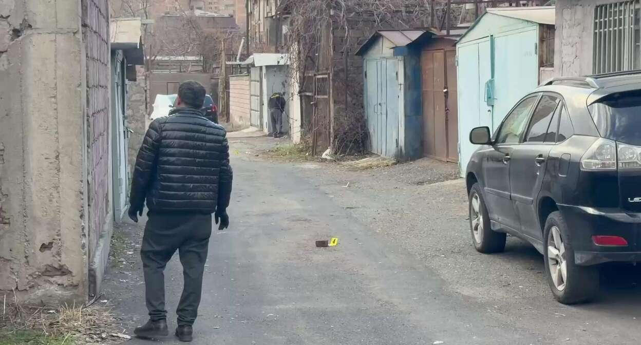 На месте перестрелки в ереванском районе Ачапняк. Февраль 2026 г. Фото: https://www.golosarmenii.am