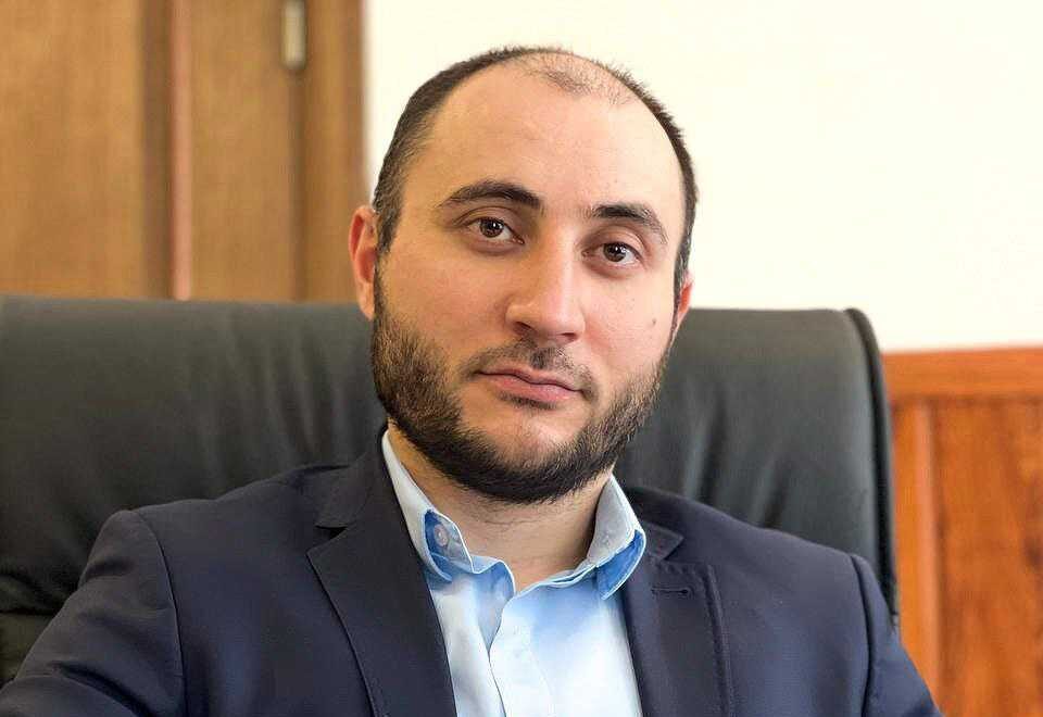 Мусса Гезгиев, фото "Фортанга" https://fortanga.org/2025/01/glavvrach-onkodispansera-mussa-gezgiev-veroyatno-pokinet-svoj-post-istochnik/