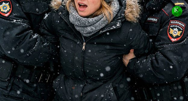 Сотрудники полиции задерживают женщину. Иллюстрация создана "Кавказским узлом" при помощи ИИ в программе Copilot