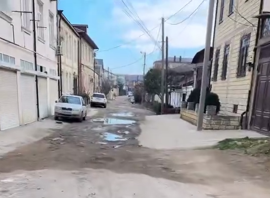 Кадр улица Коркмасова в Дербенте не ремонтировалась около 70 лет. Фото: Жемчужина юга / Telegram-канал Кадр улица Коркмасова в Дербенте не ремонтировалась около 70 лет. Фото: Жемчужина юга / Telegram-канал