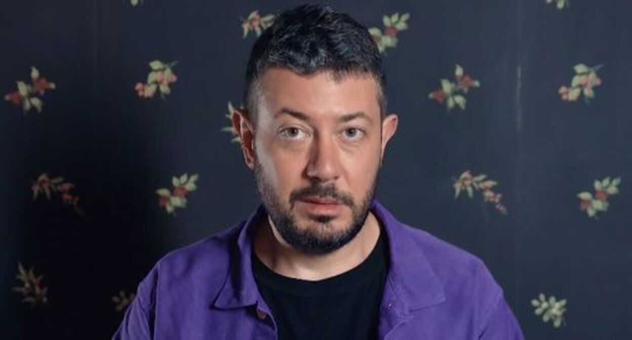 Артемий Лебедев. Фото: кадр видео "Флешмоб в поддержку Павла Устинова / Закрытие счета "Матерей Беслана" / Очереди за айФонами" https://www.youtube.com/channel/UCsKiNBoIWLpIxU6vsAv3v3w