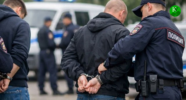 Cотрудники полиции задерживают подозреваемых. Иллюстрация создана "Кавказским узлом" при помощи ИИ в программе Copilot