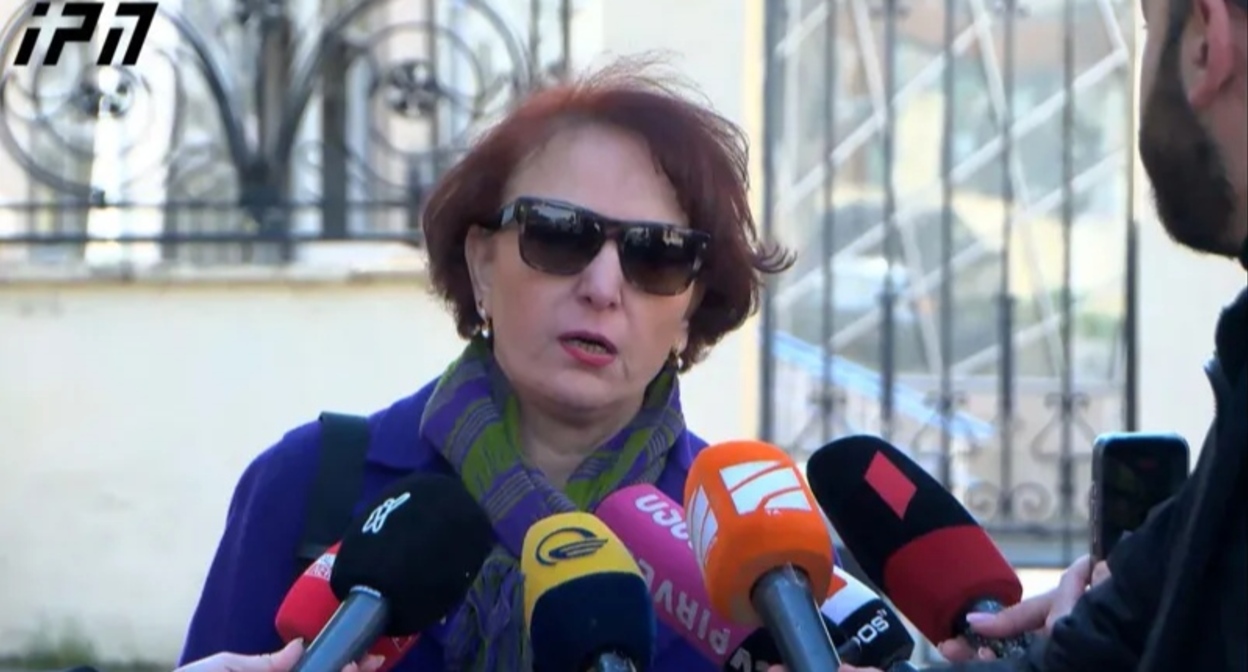 Тина Хидашели после опроса в суде. Тбилиси, 8 марта 2026 года. Фото: "Интерпрессньюс" https://www.interpressnews.ge/ru/article/173647-tina-khidasheli-posle-doprosa-ia-nigde-ne-govorila-chto-v-gruzii-gotoviat-terroristov-vidimo-moia-zadacha-vypolnena-oni-zainteresovalis-i-esli-nashei-strane-ugrozhaet-kakaia-to-opasnost-nadeius-oni-razberutsia-s-etim