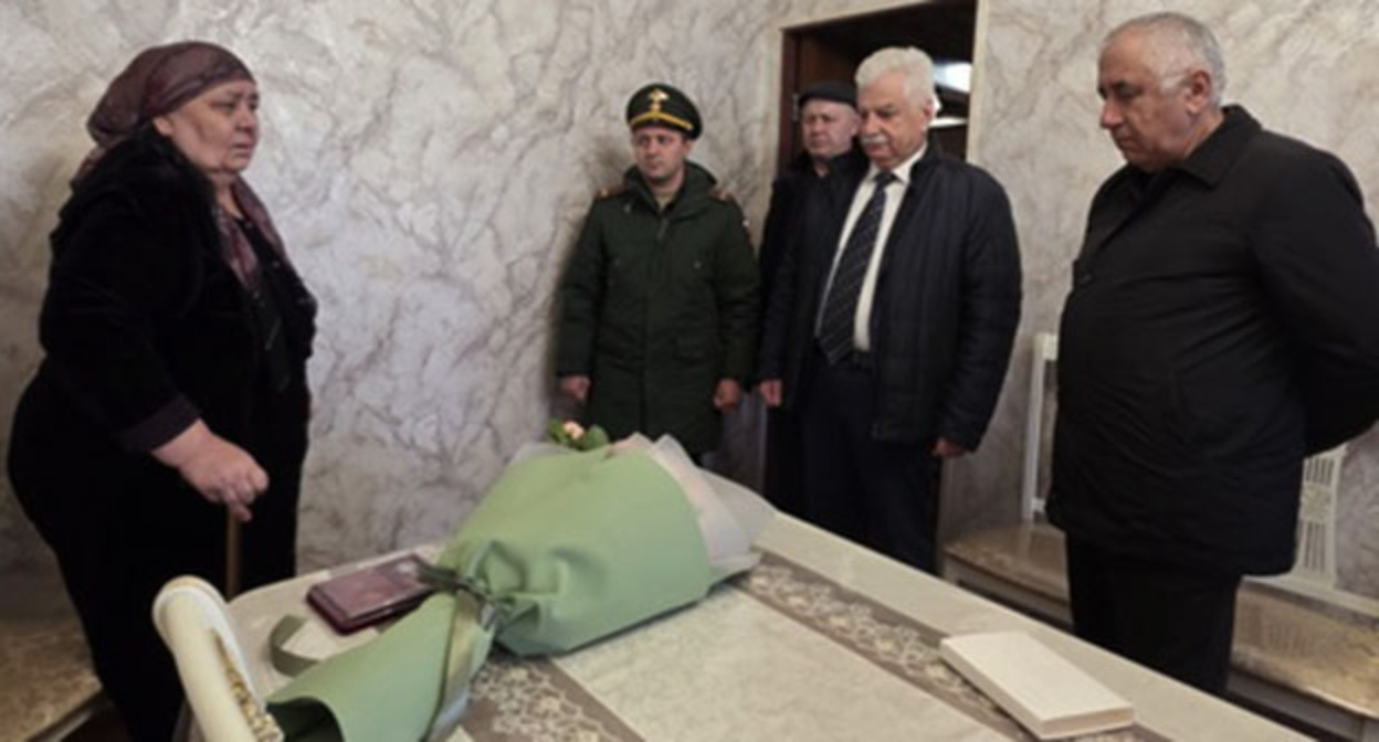 Семье Руслана Ашева передана государственная награда. Фото: https://nalchik-news.net/society/2026/03/13/113206.html