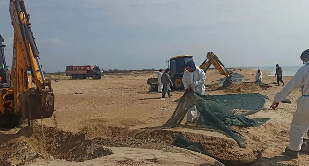 Работы на пляжах Анапы. Фото: https://t.me/opershtab23/15436 Работы на пляжах Анапы. Фото: https://t.me/opershtab23/15436