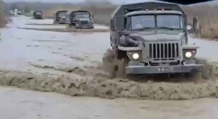 Эвакуация из села Брагуны. Стоп-кадр видео ЧГТРК "Грозный" от 29.03.26, https://t.me/groznytv/32166. Эвакуация из села Брагуны. Стоп-кадр видео ЧГТРК "Грозный" от 29.03.26, https://t.me/groznytv/32166.