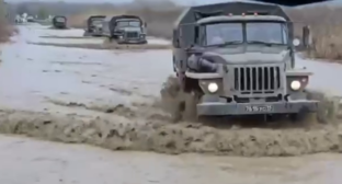 Эвакуация из села Брагуны. Стоп-кадр видео ЧГТРК "Грозный" от 29.03.26, https://t.me/groznytv/32166.