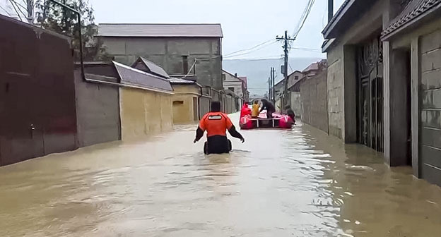 Наводнение в Махачкале. Фото: МЧС РФ