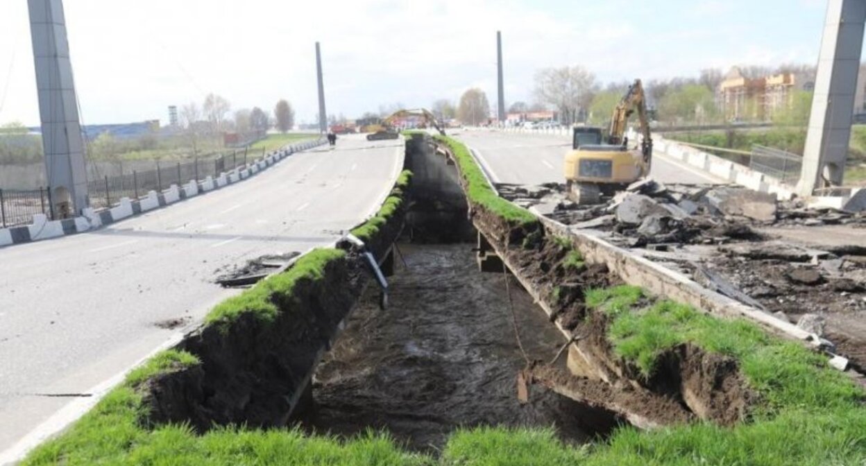 Ремонт дороги к селу Дай в Чечне. Фото: https://checheninfo.ru/429058-chechnja-selo-daj-vyryvaetsja-iz-izoljacii-v-shatojskom-rajone-spectehnika-vosstanavlivaet-edinstvennuju-dorogu.html