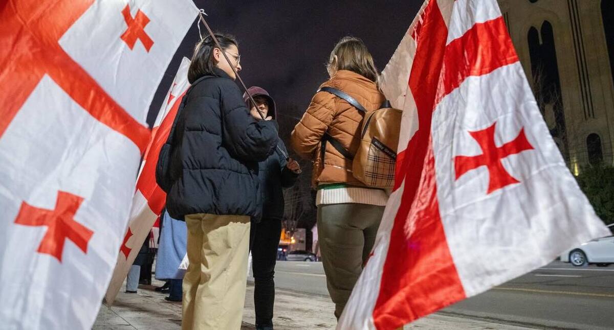 Протестующие на проспекте Руставели. Фото: Nino Kikvadze / Publika 