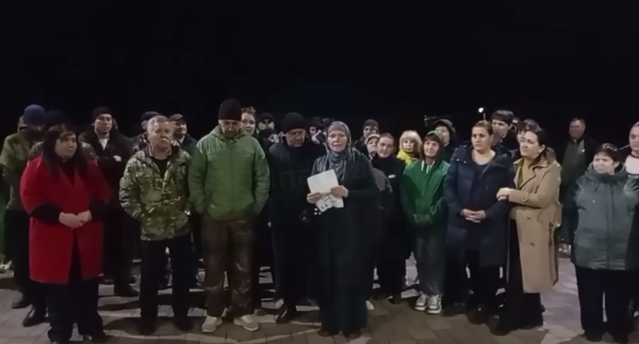 Кадр жители трёх аулов Ставрополья пожаловались на разбитые дороги. Фото: Ипатово / Telegram-канал