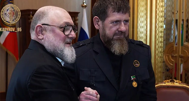 Награждение Рамзана Кадырова медалью "За вклад в развитие науки Чеченской Республики". 6 апреля 2026 г. Скриншот видео https://t.me/RKadyrov_95/6481