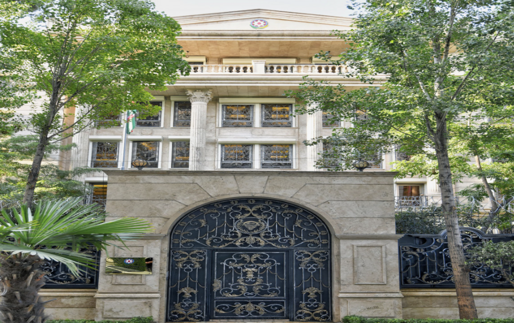 Посольство Азербайджана в Иране. Скриншот фото APA.Az? https://ru.apa.az/sotsium/posolstvo-azerbaidzana-v-irane-vozobnovilo-svoyu-deyatelnost-579727