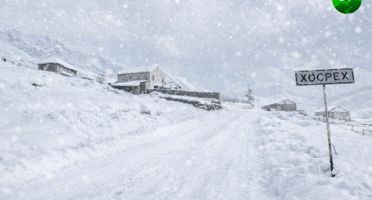 Снегопад в селе Хосрех. Иллюстрация создана "Кавказским узлом" с помощью ИИ в программе Copilot. 