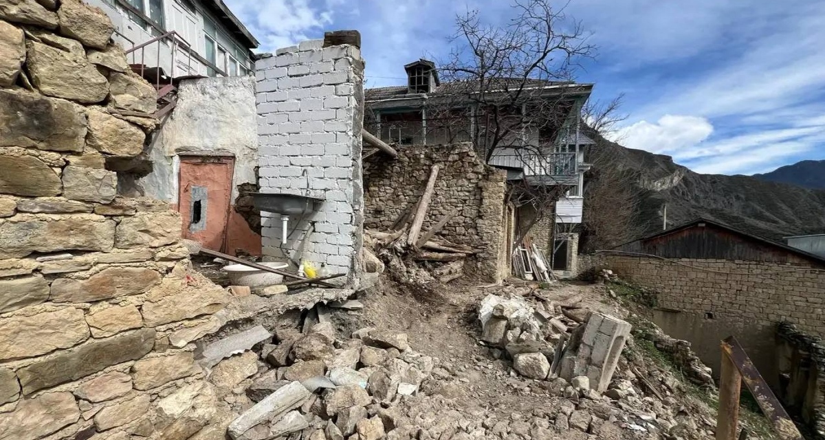 Разрушения в селе Аракани. Апрель 2026 года. Фото администрации Унцукульского района https://t.me/uncukulskyraion/14601 Разрушения в селе Аракани. Апрель 2026 года. Фото администрации Унцукульского района https://t.me/uncukulskyraion/14601